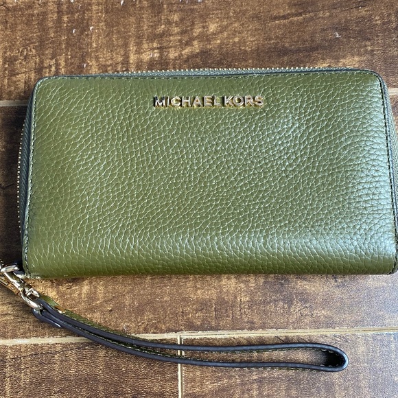 SOLD- Michael Kors wallet - Picture 2 of 10